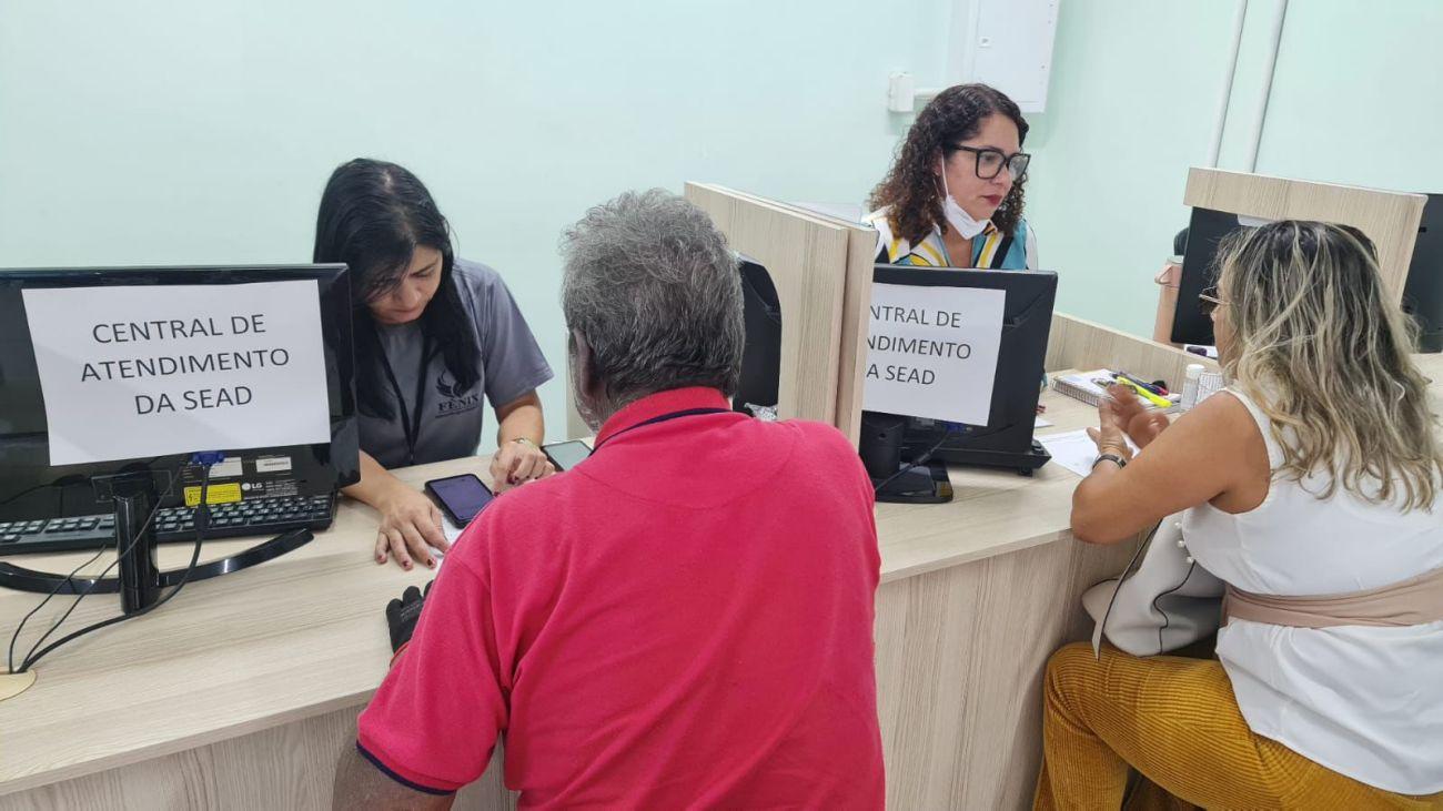 Mais de dois mil servidores correm o risco de terem salários bloqueados