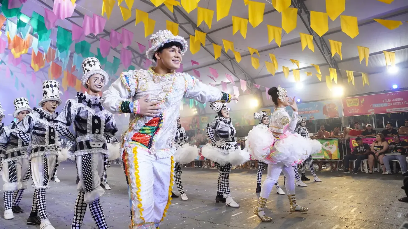 Arraiá do Povo: Brilho Junino e Explode Coração encerram festejos com homenagens ao Egito Antigo e à arte brasileira no 16º Arraiá No Meio Do Mundo