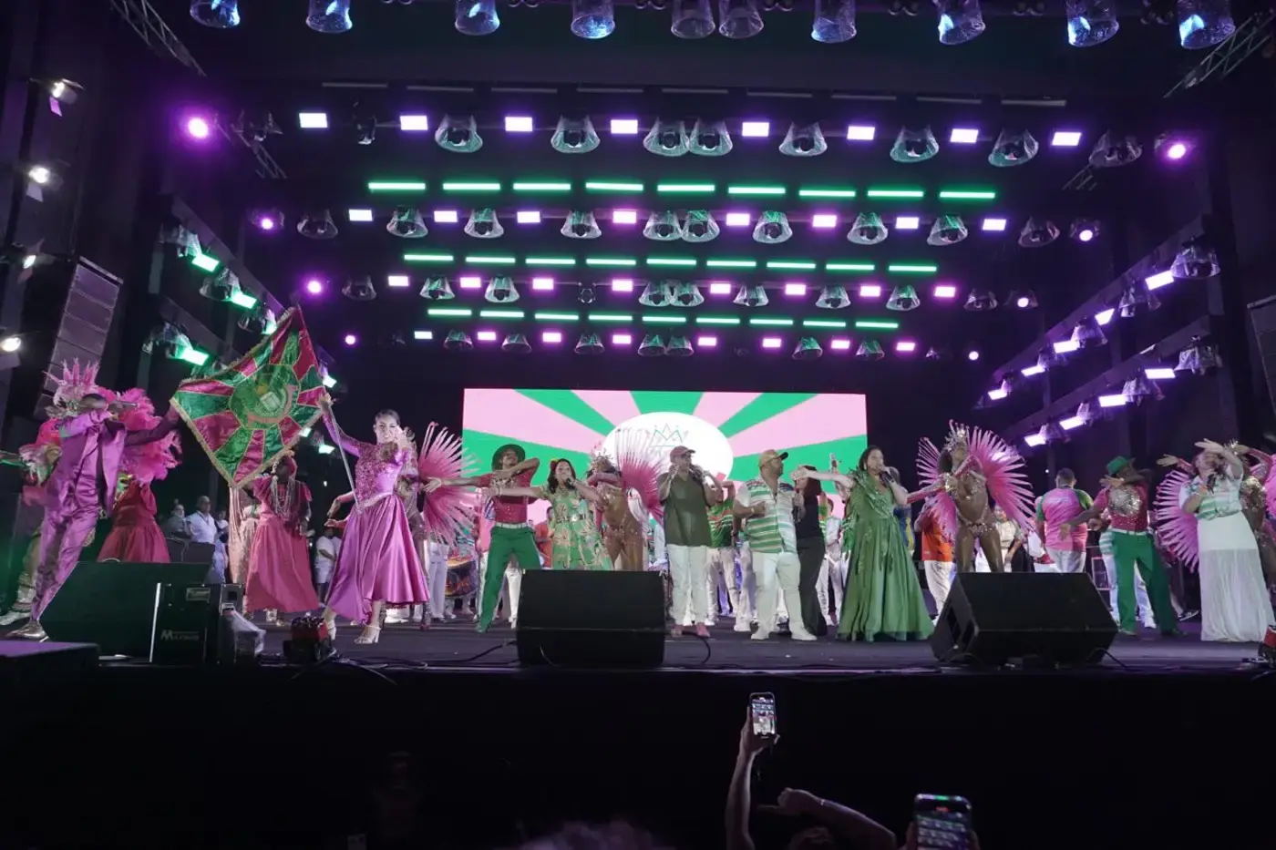 Em clima de carnaval, maior Réveillon da Amazônia celebra a chegada de 2026 com show da Estação Primeira de Mangueira